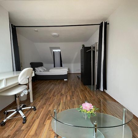 Geraeumige 3-Zimmer-Ferienwohnung Im Herzen Von Kassel Esterno foto