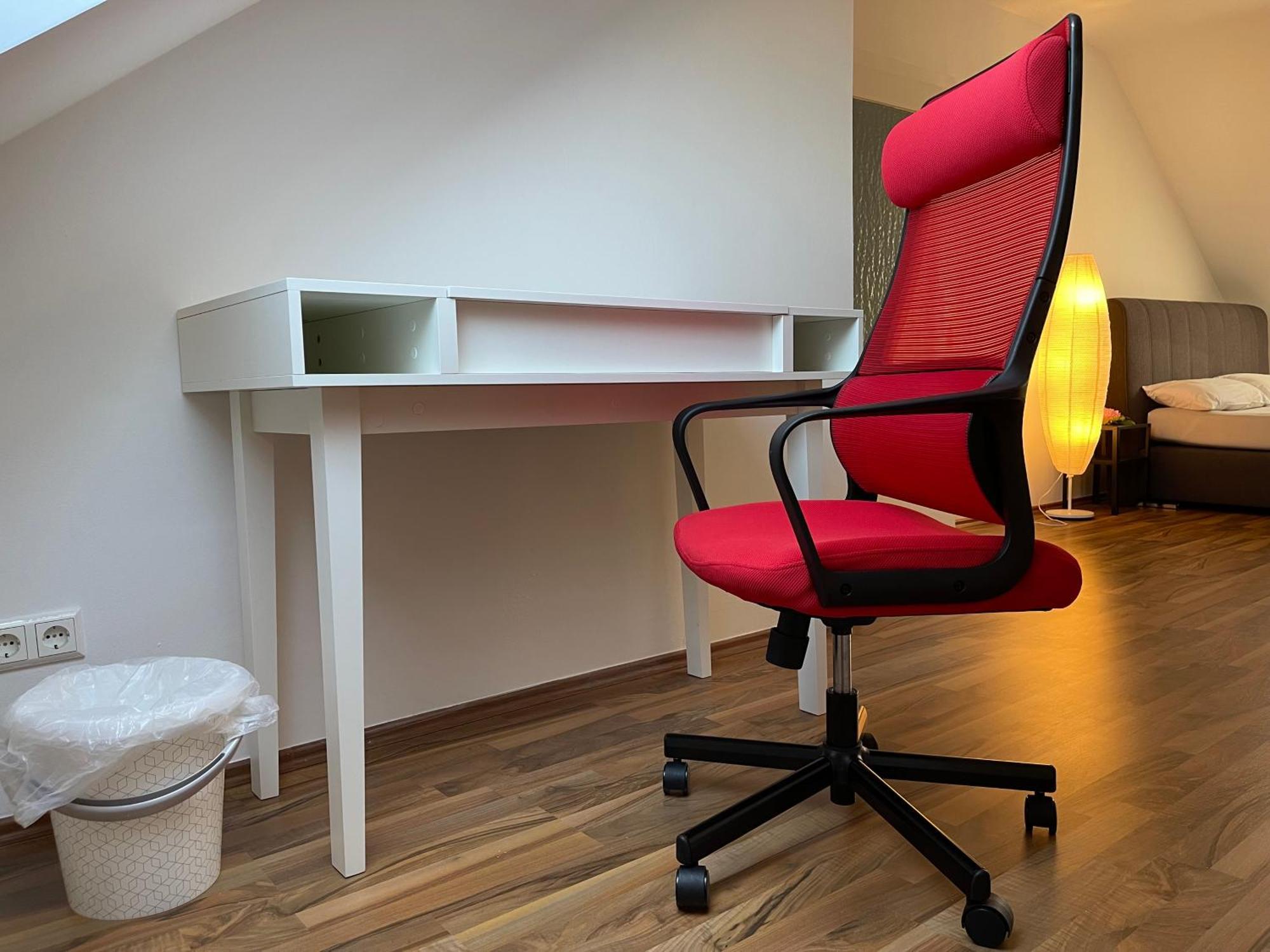 Geraeumige 3-Zimmer-Ferienwohnung Im Herzen Von Kassel Esterno foto