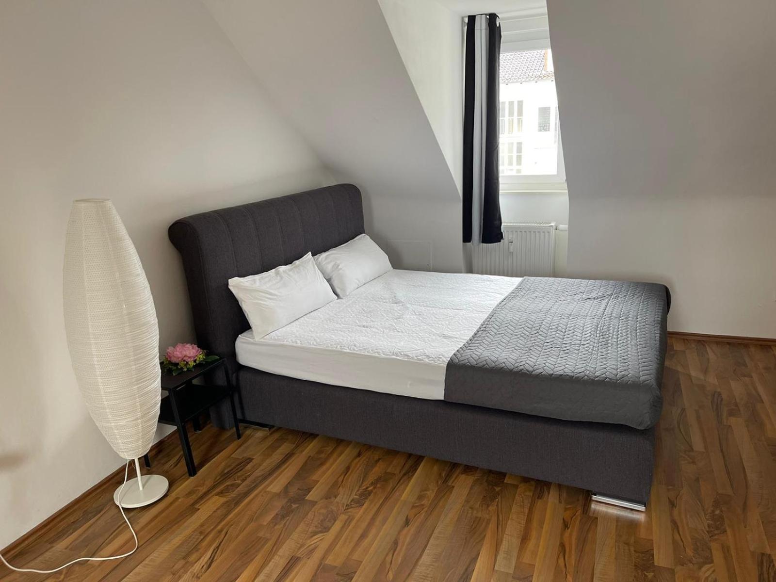 Geraeumige 3-Zimmer-Ferienwohnung Im Herzen Von Kassel Esterno foto