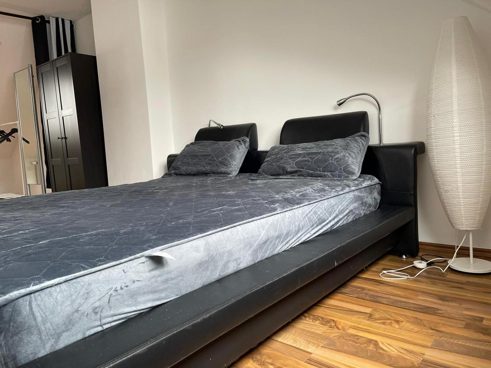 Geraeumige 3-Zimmer-Ferienwohnung Im Herzen Von Kassel Esterno foto