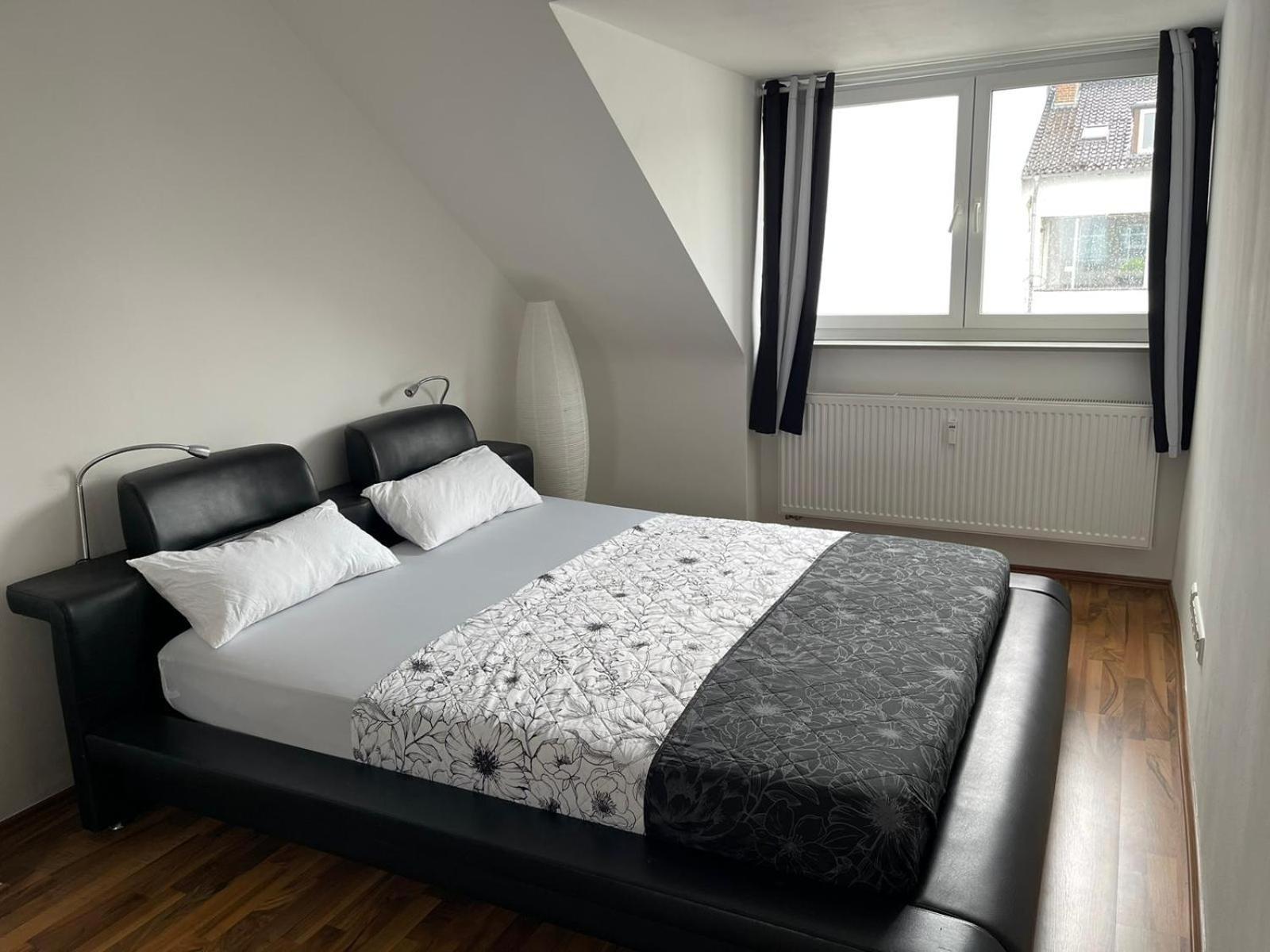 Geraeumige 3-Zimmer-Ferienwohnung Im Herzen Von Kassel Esterno foto