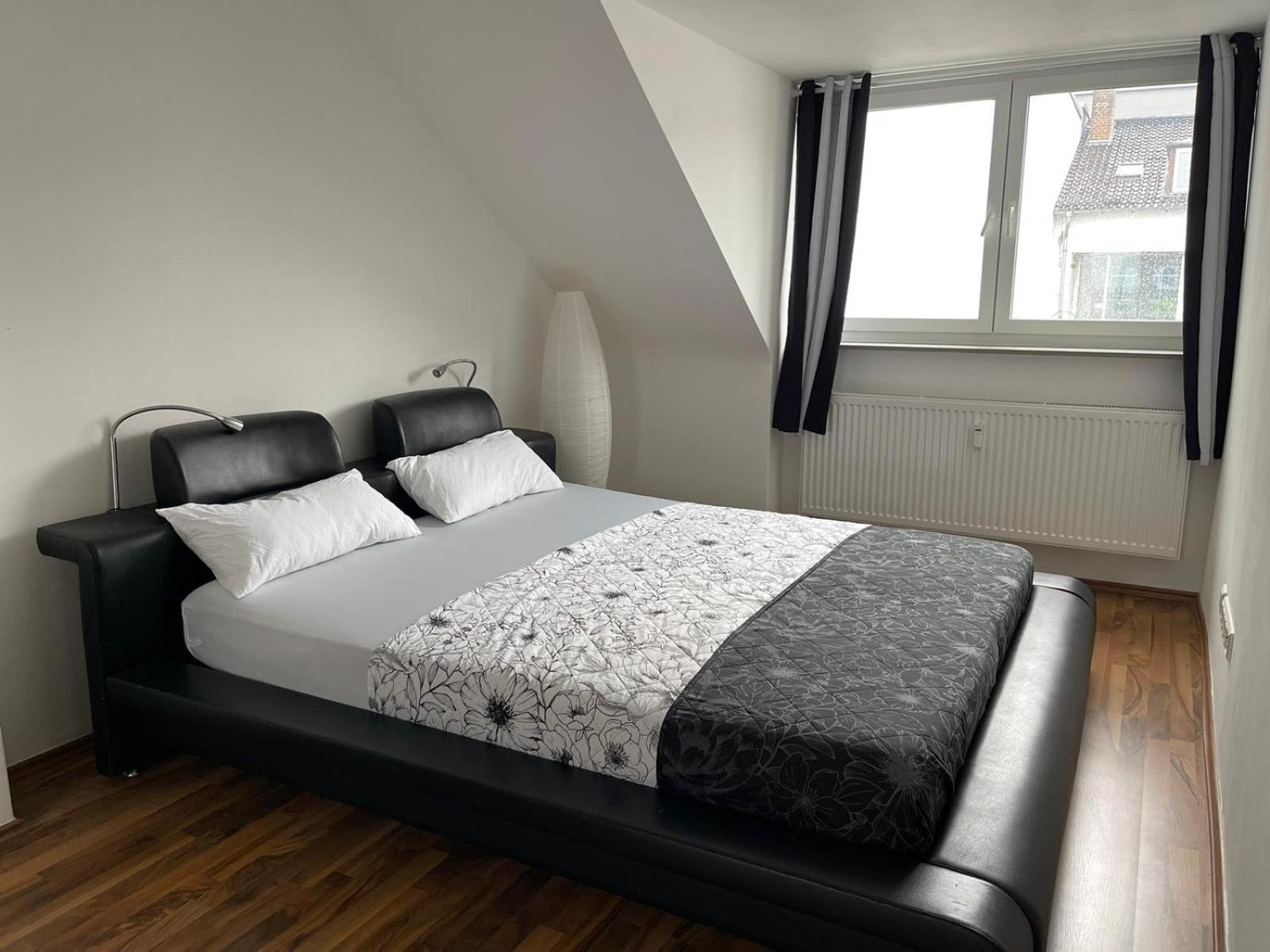 Geraeumige 3-Zimmer-Ferienwohnung Im Herzen Von Kassel Esterno foto
