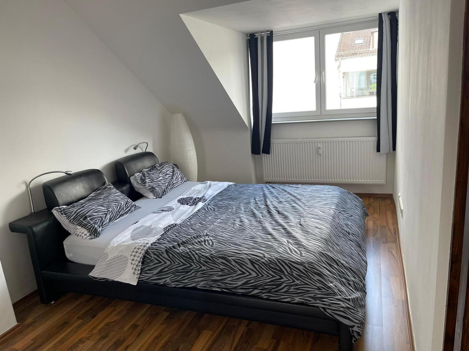 Geraeumige 3-Zimmer-Ferienwohnung Im Herzen Von Kassel Esterno foto