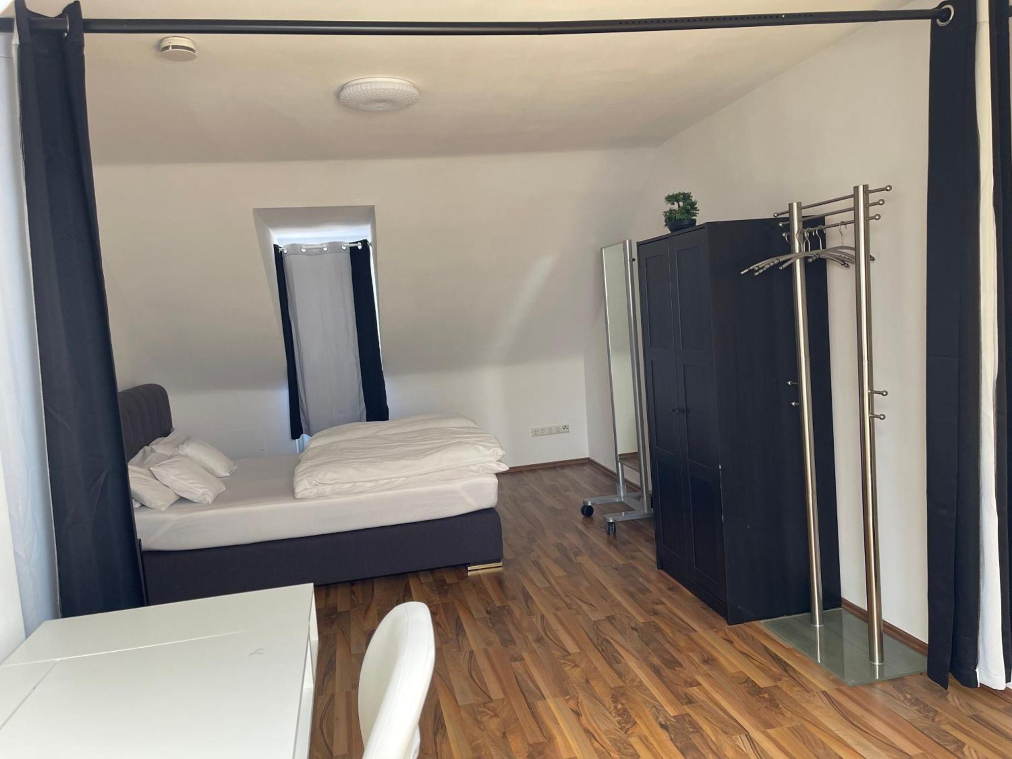 Geraeumige 3-Zimmer-Ferienwohnung Im Herzen Von Kassel Esterno foto
