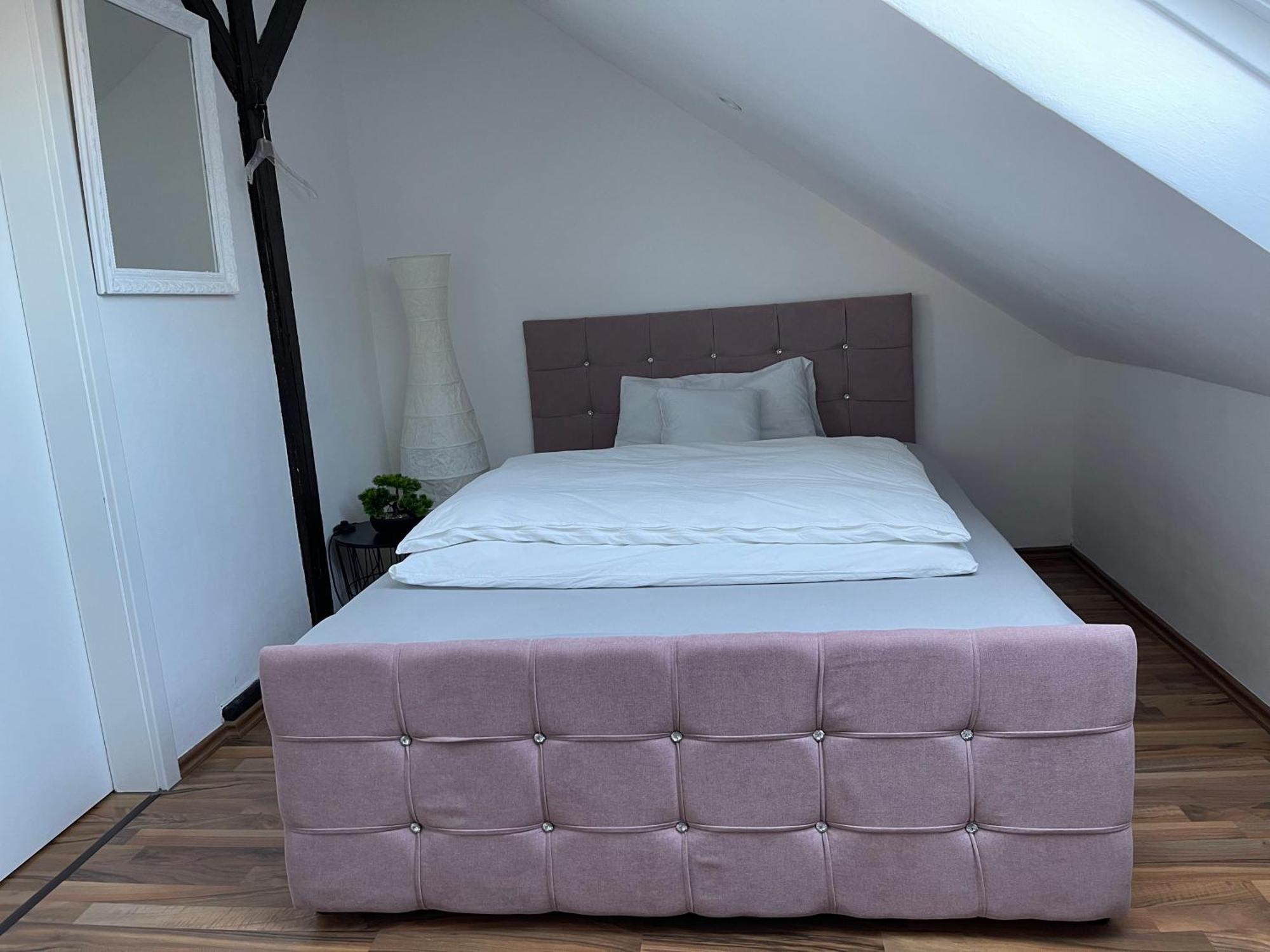 Geraeumige 3-Zimmer-Ferienwohnung Im Herzen Von Kassel Esterno foto