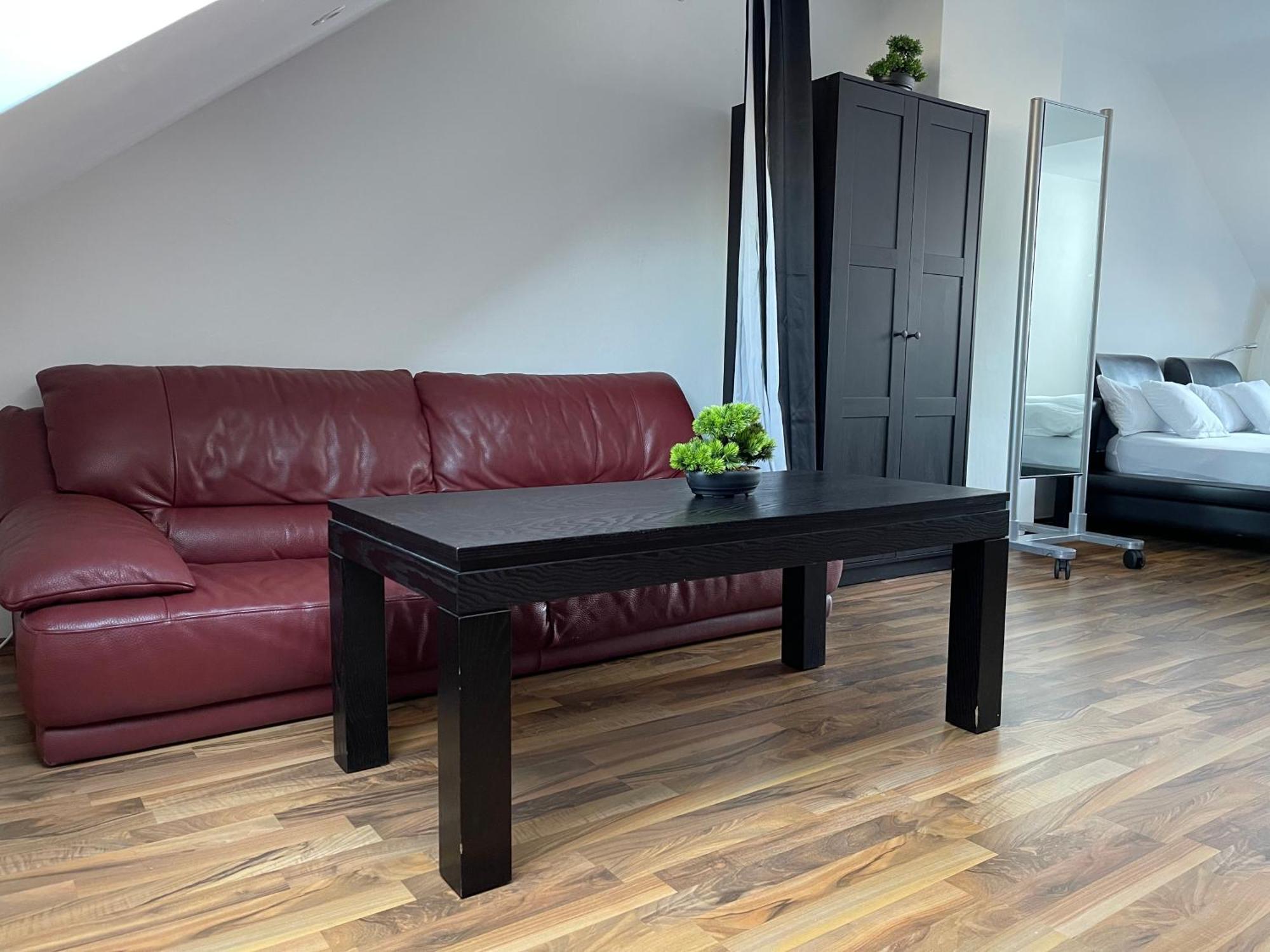Geraeumige 3-Zimmer-Ferienwohnung Im Herzen Von Kassel Esterno foto